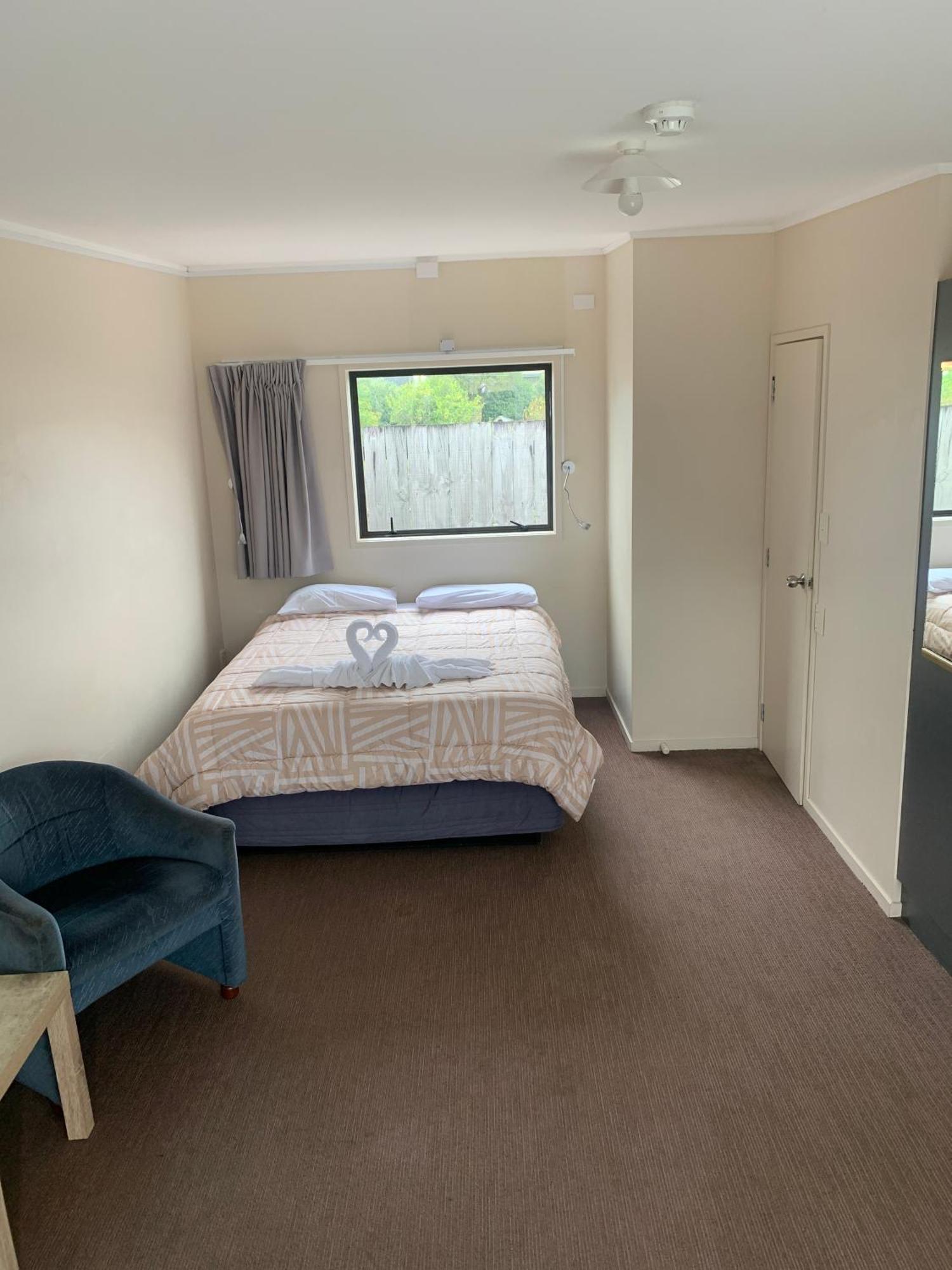 Beachcomber Lodge & Backpacker Каитаиа Экстерьер фото