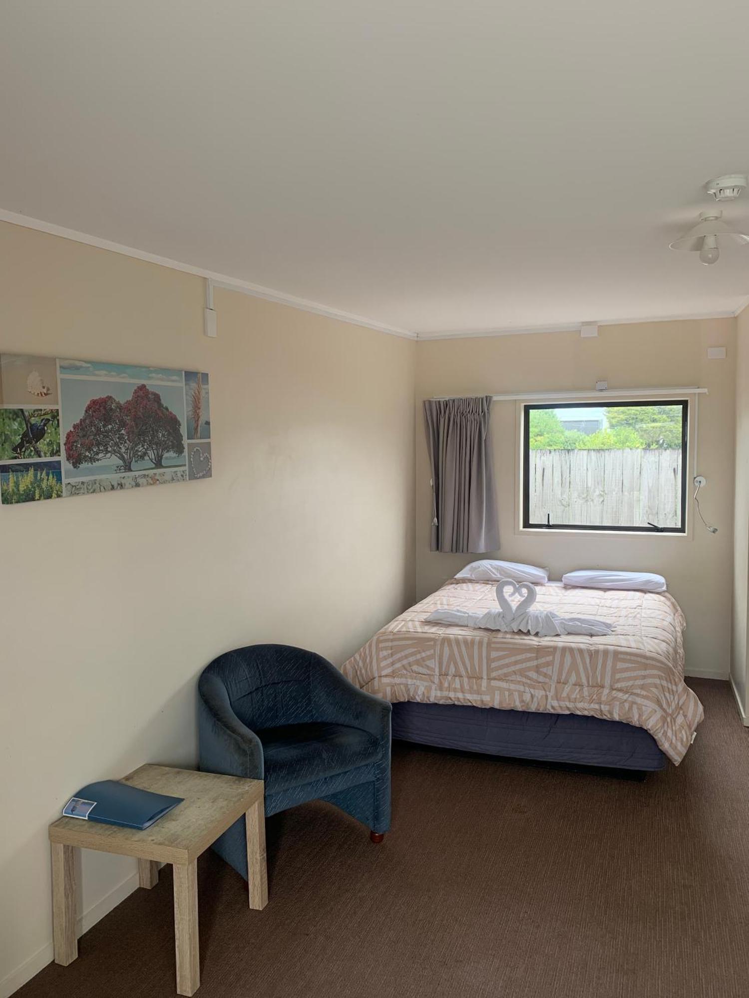 Beachcomber Lodge & Backpacker Каитаиа Экстерьер фото