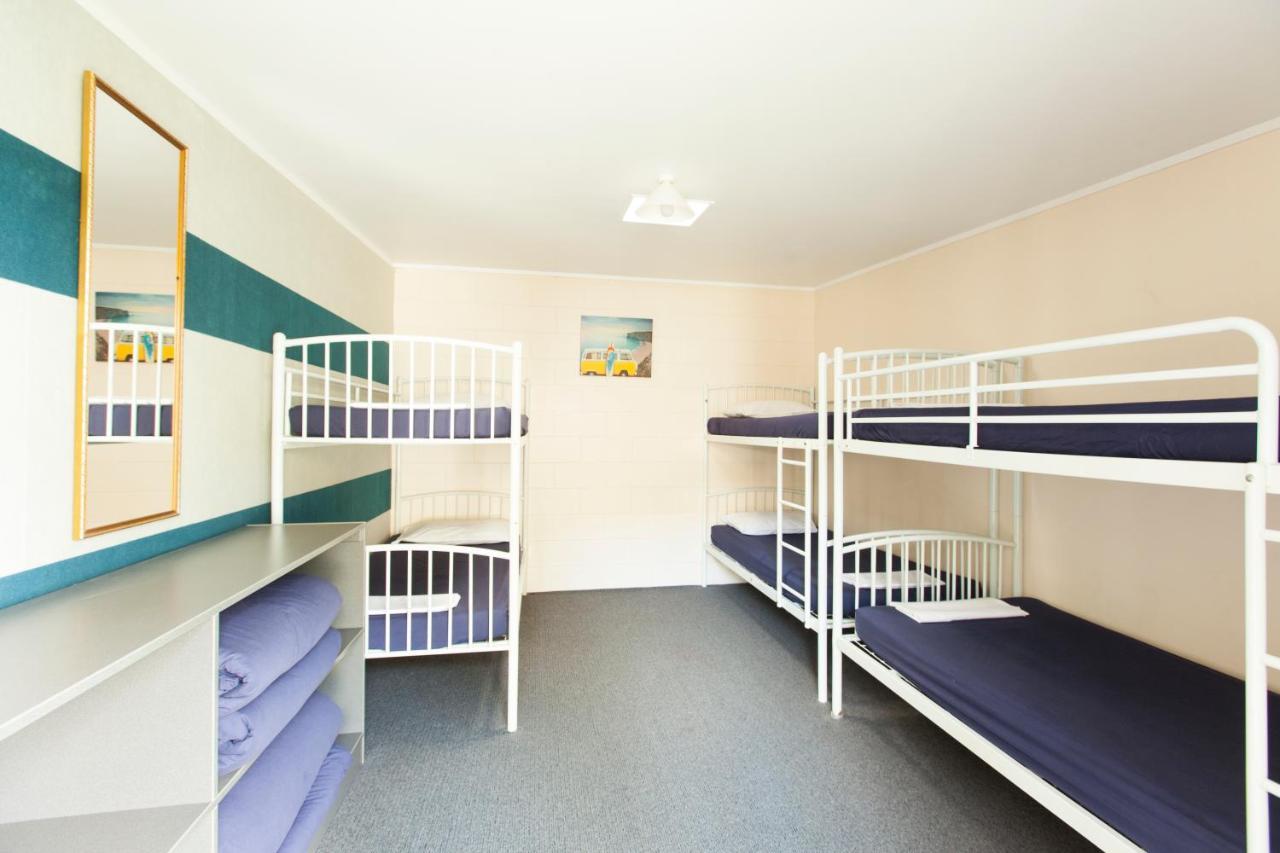 Beachcomber Lodge & Backpacker Каитаиа Экстерьер фото